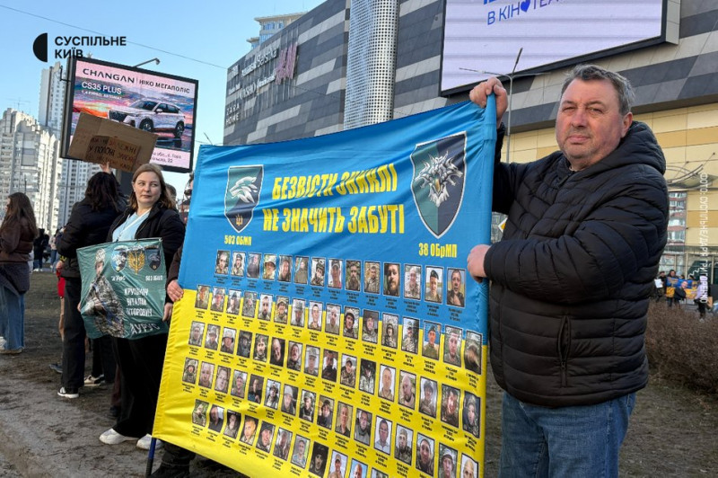 "Це нагадування, що нам потрібно об'єднуватися": акція на підтримку військовополонених у Києві