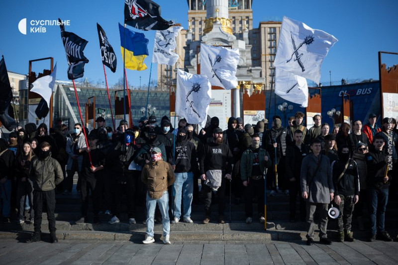 "Нас не так багато, але ми все одно це все втримали": у Києві відбувся марш до Дня добровольця