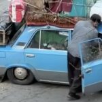 Усе життя в авто: у Києві поліцейські допомогли літньому переселенцю