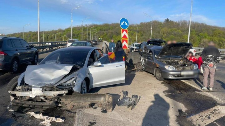 Смертельна ДТП на Дарницькому мосту: загинула пасажирка легковика