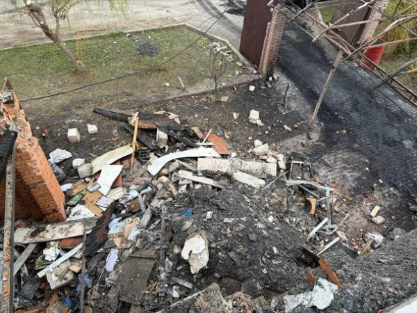 
 Дві стіни і згарище: Сергій "Флеш" показав, що залишилося від його будинку після спроби вбивства (фото)
 