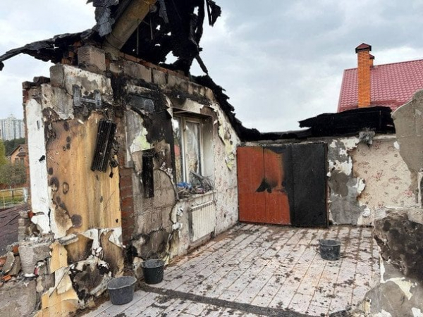 
 Дві стіни і згарище: Сергій "Флеш" показав, що залишилося від його будинку після спроби вбивства (фото)
 