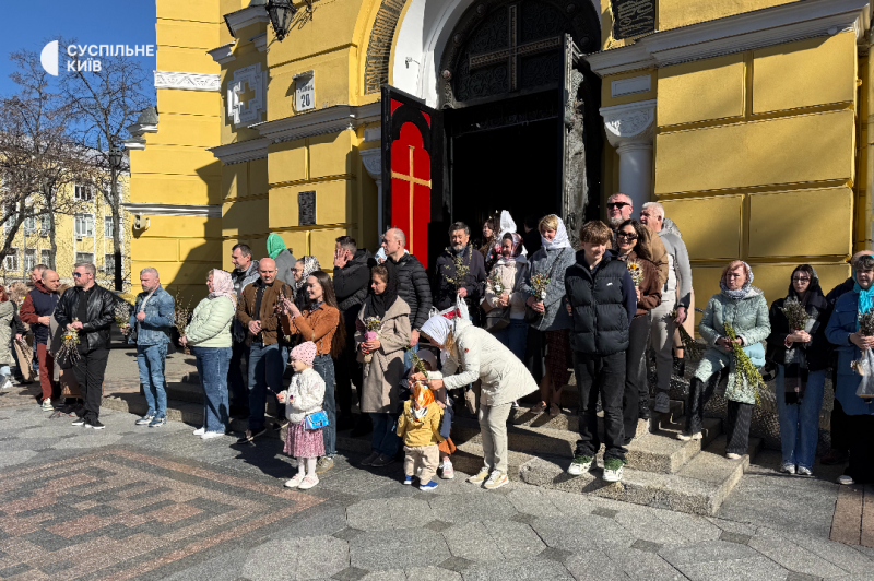 "Не я б'ю, верба б'є": як кияни відзначають Вербну неділю