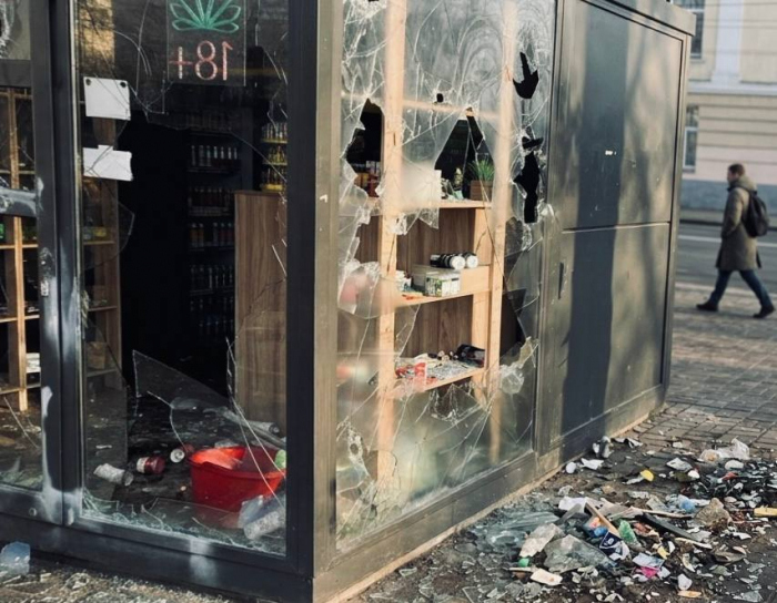 Поліція затримала трьох осіб, які причетні до погромів у мережі U420 фото 1