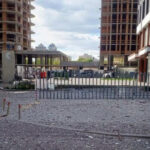 Київ посеред дня атакували дрони: "прильоти" у двох районах, на даху багатоповерхівки пожежа (відео)