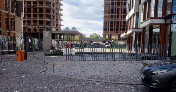 
 Київ посеред дня атакували дрони: "прильоти" у&nbsp;двох районах, на&nbsp;даху багатоповерхівки пожежа (відео)
 