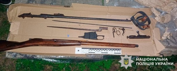 
 У Києві чоловік надсилав вогнепальну зброю з фронту замовникам поштою: що відомо (фото)
 