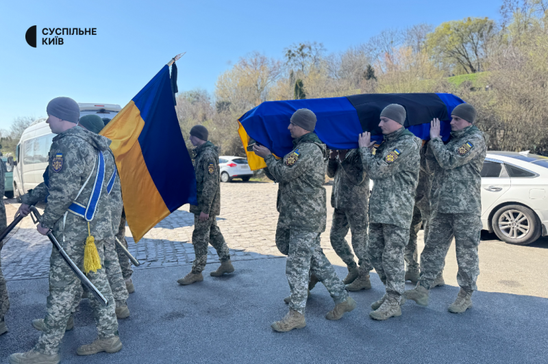 Був народжений для мистецтва, а загинув воїном: у Києві попрощалися з бійцем РДК Тимофієм Ануфрієвим