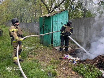"Дуже сильно, такий гарний вибух був": у Солом'янському районі уламки дрона впали на кладовище