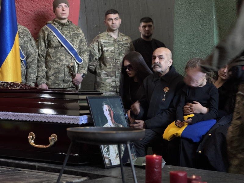 Був народжений для мистецтва, а загинув воїном: у Києві попрощалися з бійцем РДК Тимофієм Ануфрієвим