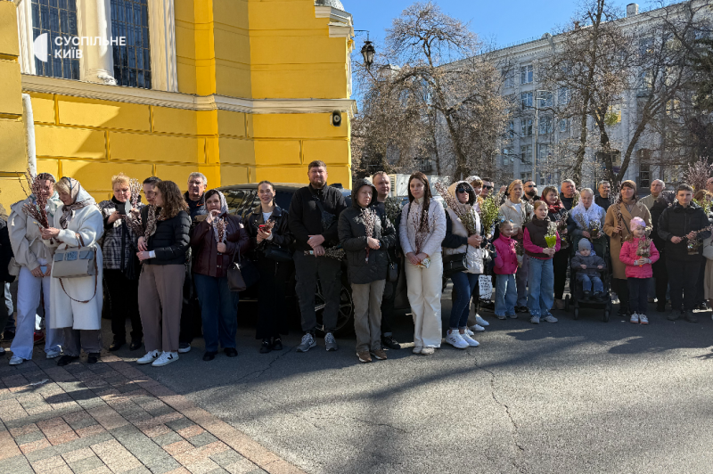 "Не я б'ю, верба б'є": як кияни відзначають Вербну неділю