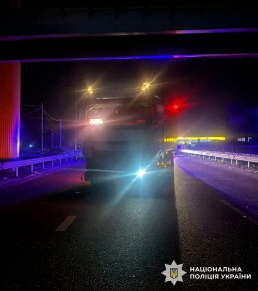 
 На&nbsp;Київщині водій вантажівки на&nbsp;смерть збив чоловіка на&nbsp;кріслі колісному
 