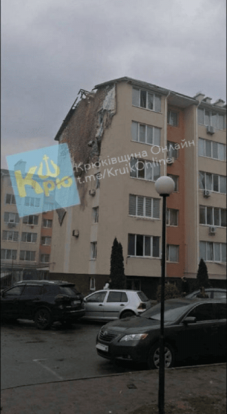 
 У&nbsp;Вишневому під Києвом "Шахед" ударив між дитсадком і&nbsp;школою: момент влучання потрапив на&nbsp;відео
 