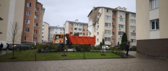 "Стрес від звуку цього вибитого скла": у селі Крюківщина внаслідок атаки РФ пошкоджена багатоповерхівка