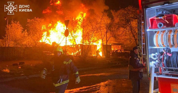 
 У&nbsp;Києві на&nbsp;Подолі безпілотник влучив у&nbsp;18-поверхівку: на&nbsp;місце прямують рятувальники
 