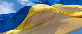 У Києві приспустили головний прапор України