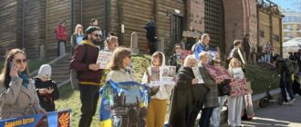 "Мовчання вбиває! Полон вбиває!": у Києві на щонедільну акцію вийшли родини полонених на зниклих безвісти бійців