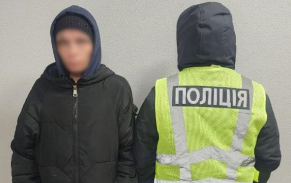 У Києві жінка через ревнощі підпалила двері чоловіку та суперниці У Києві жінка через ревнощі підпалила двері чоловіку та суперниці