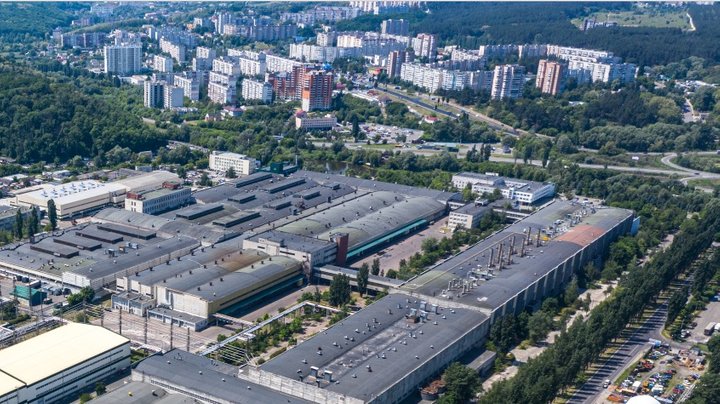 Можливий дефіцит товару: Обухівський паперовий комбінат призупинив роботу через російські атаки