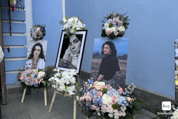 
 Пішла з&nbsp;кіно, щоб служити: в&nbsp;Києві попрощались із&nbsp;загиблою на&nbsp;фронті продюсеркою Вікторією Бобровою (фото)
 