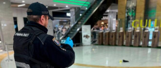 У Києві відвідувач ТРЦ впав з 5-го поверху і загинув