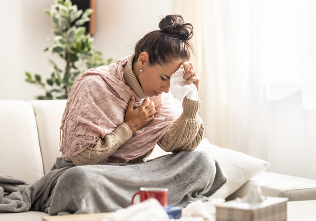 В Україні вперше зафіксували новий штам COVID-19 &laquo;Цикада&raquo;: що відомо і чи змінилися симптоми -