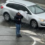 Негода в Києві: сильний вітер і град накрили місто