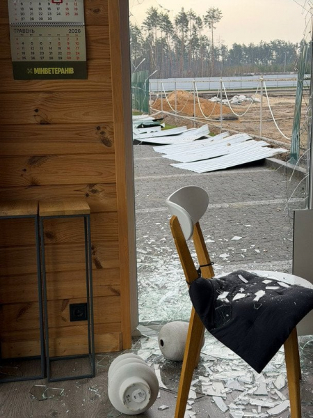 
 Росіяни вдарили по&nbsp;військовому кладовищу на&nbsp;Київщині&nbsp;&mdash; що&nbsp;відомо (фото)
 