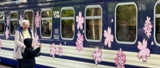 Укрзалізниця запустила із Києва до Ужгорода флагманський поїзд "Сакура"