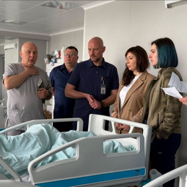 
 Після теракту в&nbsp;Києві 12-річний хлопчик вперше побачив маму: деталі з&nbsp;лікарні (фото)
 