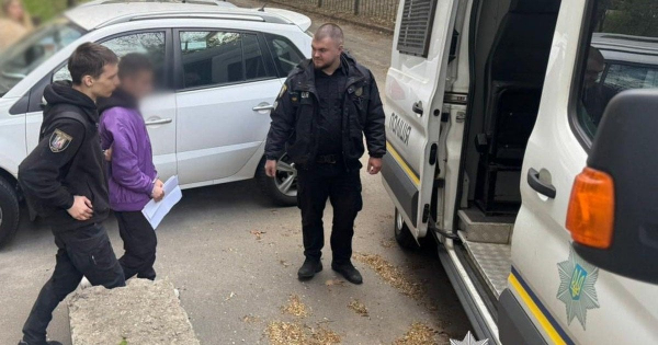 
 Бізнес на&nbsp;розпусті: в&nbsp;Києві затримали 26-річного торговця дитячим порно (фото)
 