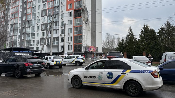 "Сяйво на весь магазин": очевидці про влучання у будинок на Обухівщині