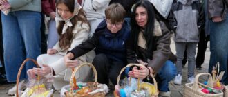 Великдень-2026: у столичних храмах моляться та освячують святкові кошики