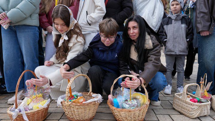 Великдень-2026: у столичних храмах моляться та освячують святкові кошики