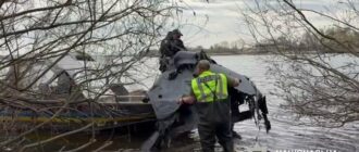 У Києві в Дніпрі знайшли російський безпілотник з бойовою частиною