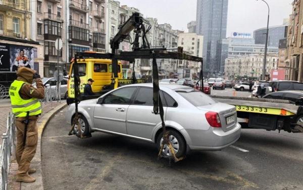 У Києві різко подорожчає евакуація автомобілів У Києві різко подорожчає евакуація автомобілів