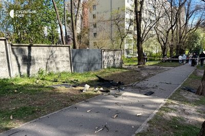 "Дуже сильно, такий гарний вибух був": у Солом'янському районі уламки дрона впали на кладовище