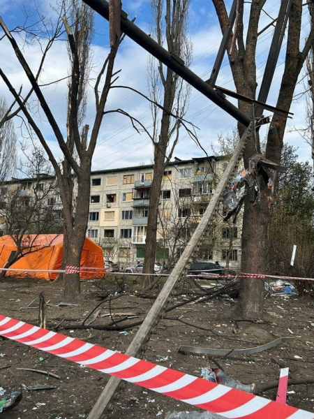 
 Атака РФ&nbsp;на&nbsp;Київ: який вигляд зараз мають понівечені будинки на&nbsp;Подолі (фото, відео)
 