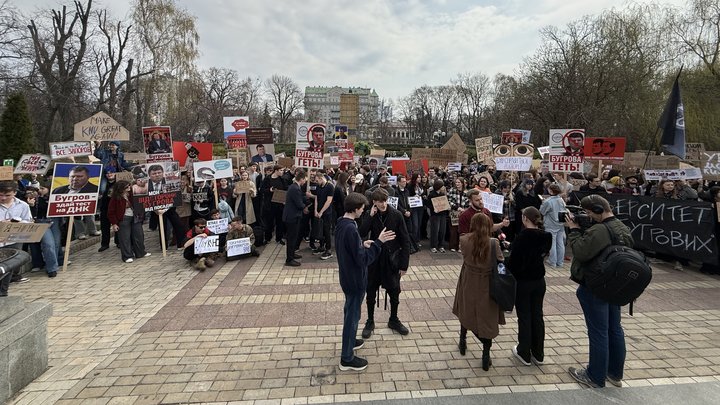 Студенти КНУ протестують проти ректора Володимира Бугрова: що відомо
