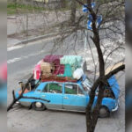 Усе життя в одному ВАЗі: у Києві поліція та небайдужий допомогли переселенцю з поламаним авто