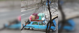 Усе життя в одному ВАЗі: у Києві поліція та небайдужий допомогли переселенцю з поламаним авто