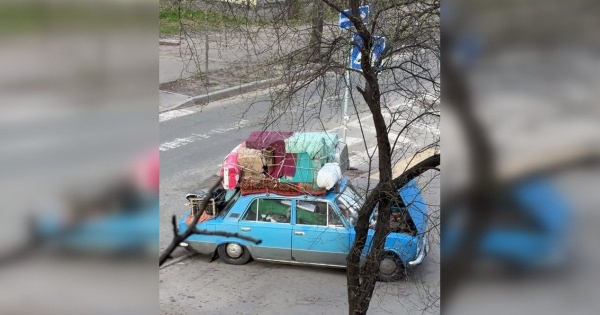 
 Усе життя в&nbsp;одному ВАЗі: у&nbsp;Києві поліція та&nbsp;небайдужий допомогли переселенцю з&nbsp;поламаним авто
 