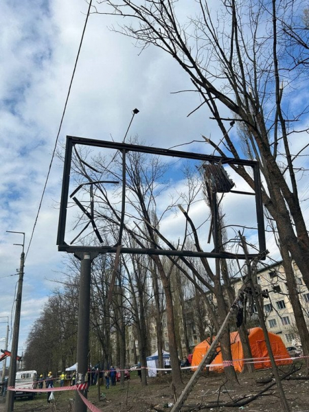 
 Атака РФ&nbsp;на&nbsp;Київ: який вигляд зараз мають понівечені будинки на&nbsp;Подолі (фото, відео)
 