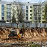 У Гостомелі почали відбудову: що буде зі стіною, де графіті Бенксі