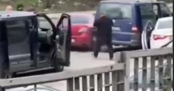 
 У Києві військовий відкрив вогонь по авто, що тікало від ТЦК: що відповіли у військкоматі
 