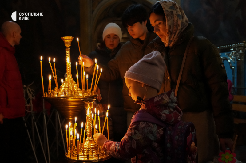 Великдень-2026: у столичних храмах моляться та освячують святкові кошики
