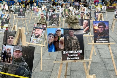 Автопробіг "Наші ще не вдома" і портрети захисників: у Києві провели акції на підтримку полонених та безвісти зниклих