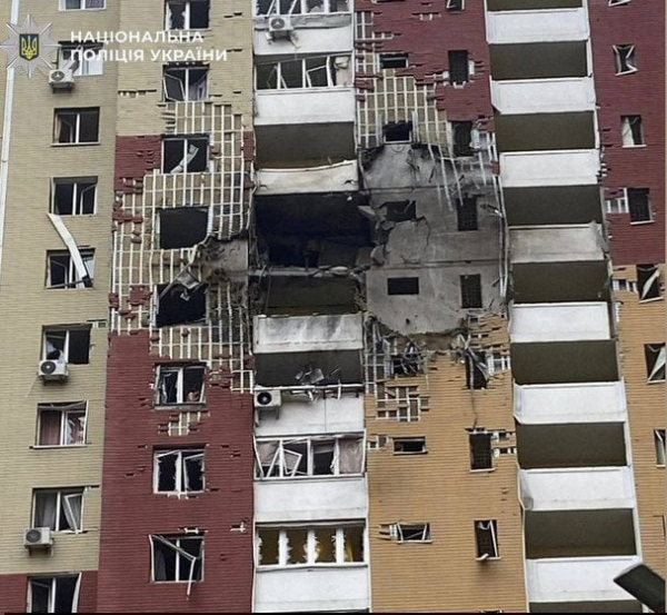 
 Чорний дим над містом, "прильоти" по багатоповерхівках та загиблі: деталі смертельної атаки РФ на Київ (відео)
 