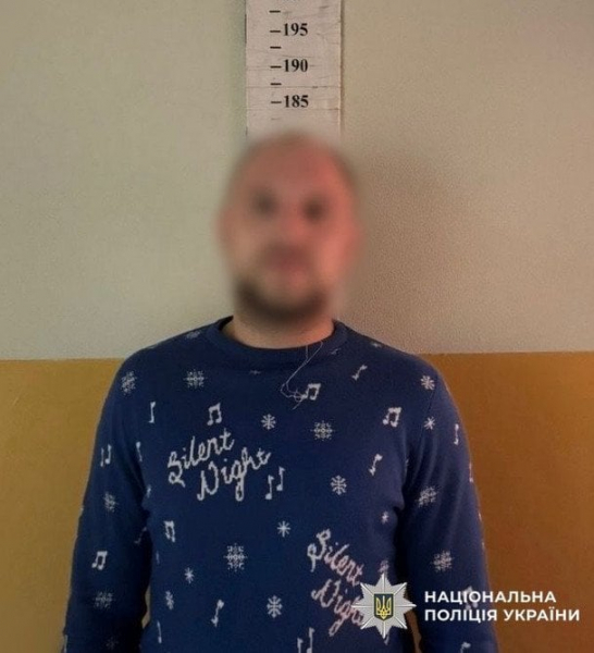 
 У&nbsp;Києві чоловік з&nbsp;сокирою накинувся на&nbsp;підлітка посеред вулиці: подробиці, фото
 