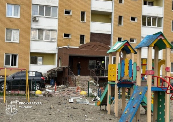 
 РФ вдарила по житлових районах Києва: багато загиблих і травмованих - деталі смертельної атаки
 